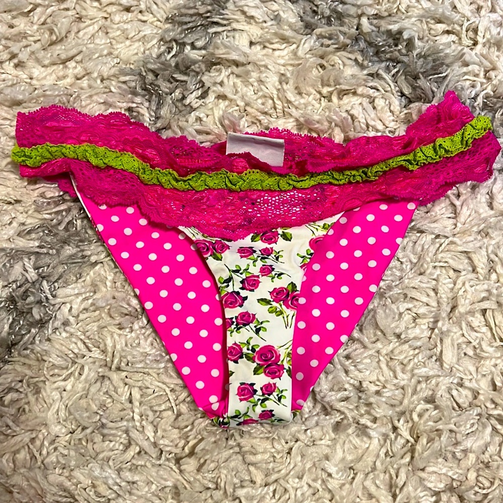 Beach bunny swimsuit cheeky bottoms size small